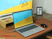 HP EliteBook 865 G10 laptop recension - Kapabel business laptop förstörd av Sure View