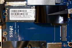 Samsung PM9A1 och en gratis SSD-plats