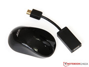 Acer skickar även med en trådlös mus och en VGA-adapter.