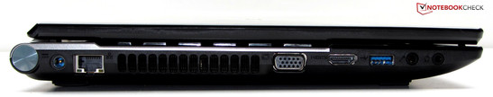 Vänster: Ström, nätverksport (gigabit), VGA, HDMI, 1x USB 3.0, mikrofon, ljud