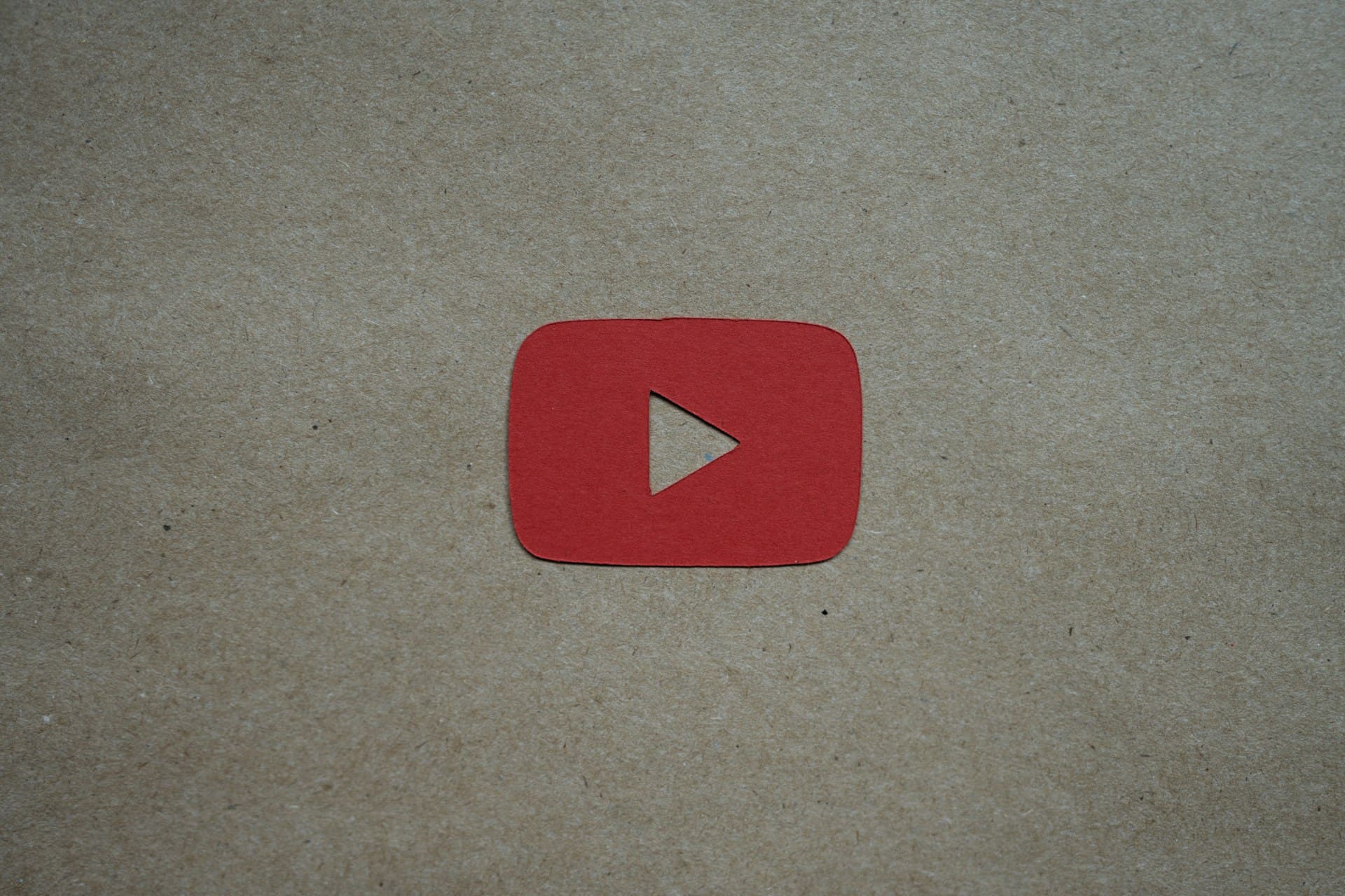YouTube-logotyp (Bildkälla: Kelly Sikkema, Unsplash)
