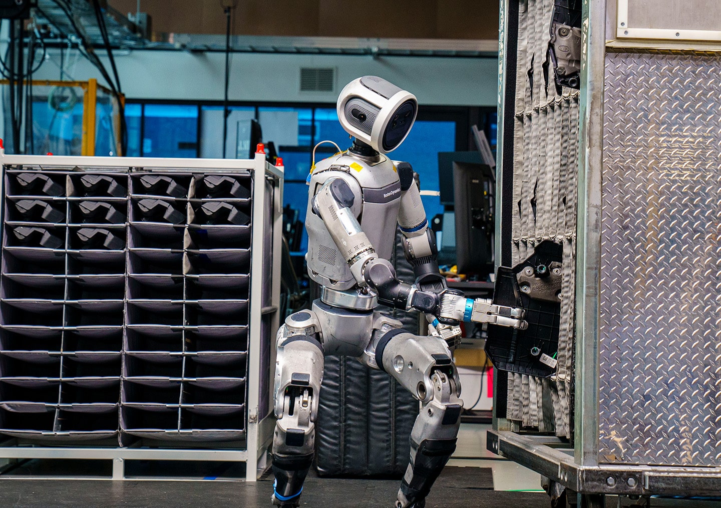 Atlas sorterar delar. (Bildkälla: Boston Dynamics)