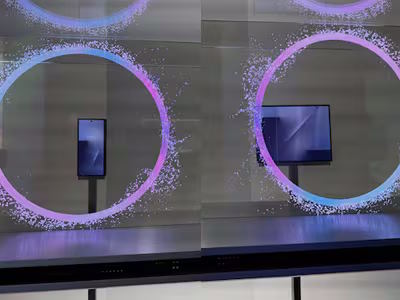 Samsungs nya smartphone hopvikt till vänster och utvikt till höger (Bildkälla: Park Ji-min, Chosun.com)