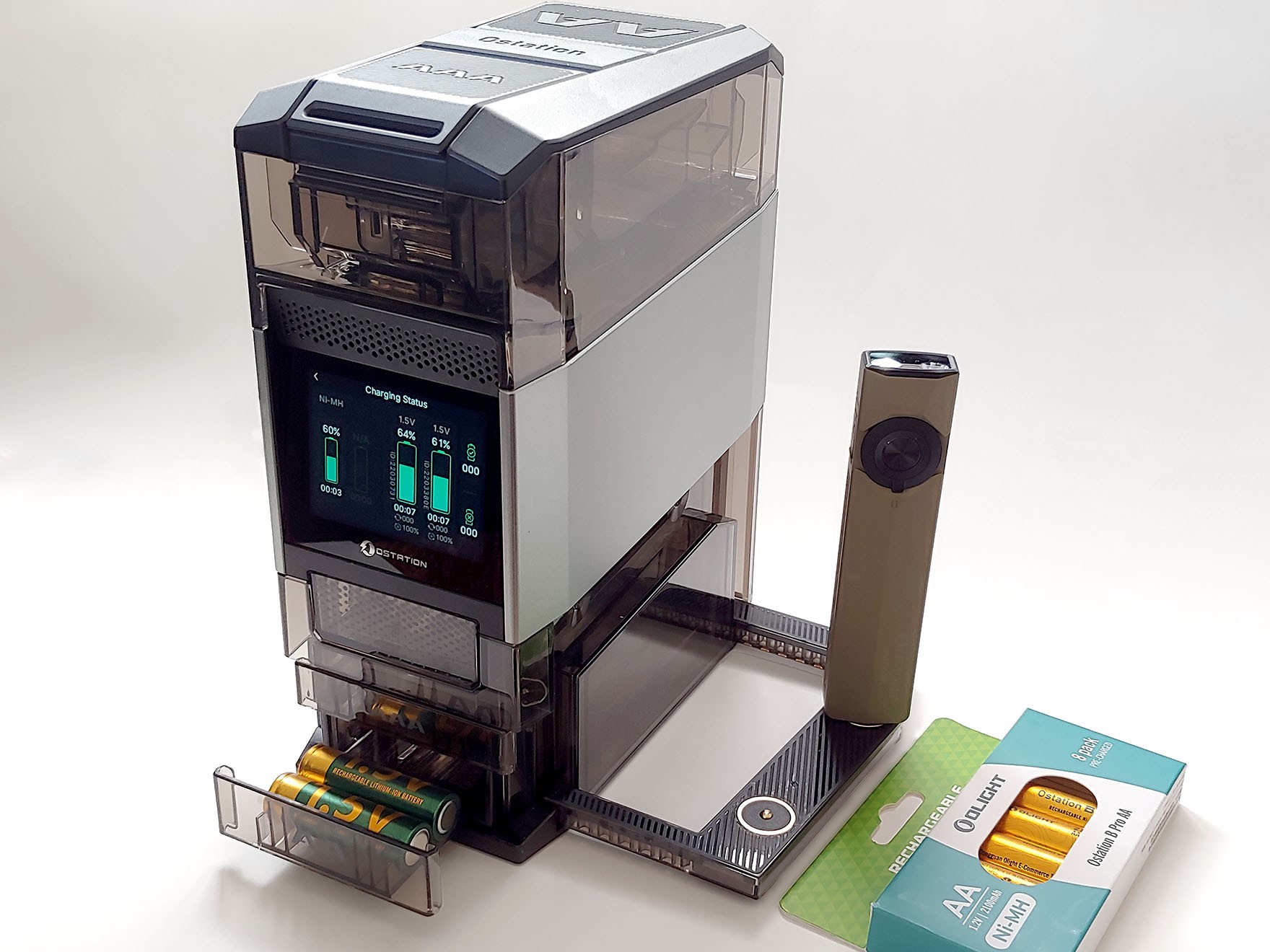 Ostation 2 Pro förenklar laddning och förvaring av uppladdningsbara AA- och AAA-batterier. (Bildkälla: Notebookcheck)