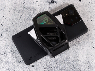 ROG Phone 9 Pro med den monterbara AeroActive Cooler X Pro
