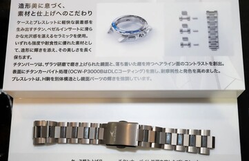 Casio Oceanus OCW-P3000:s boett och armband visas separat, vilket framhäver titankonstruktionen och ytbehandlingen.