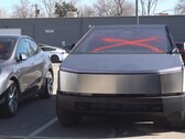 En defaced Tesla Cybertruck. Polisen i Colorado griper misstänkt kopplad till flera attacker mot Teslas butik (Bildkälla: CBS Colorado)