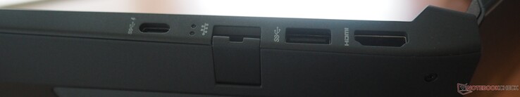 Höger sida: USB-C 3.0 (DP 1.4 + PD), RJ45 LAN, USB-A 3.0, HDMI 2.1