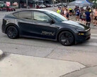 En förarlös Tesla robotaxi på gatorna i Austin. (Bildkälla: TerrapinTerpene/X)