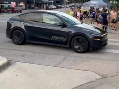 En förarlös Tesla robotaxi på gatorna i Austin. (Bildkälla: TerrapinTerpene/X)