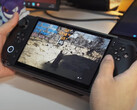 GPD Win 5 används med sitt 80 Wh batteripaket monterat. (Bildkälla: GPD)