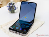 Samsungs billigare Galaxy Z Flip kan komma att lanseras med ett unikt namn, Galaxy Z Flip6 på bilden. (Bildkälla: Notebookcheck)