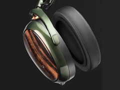 Öronkuddarna på Meze Audio Strada monteras magnetiskt på hörlurarna för att enkelt kunna bytas ut. (Bildkälla: Meze Audio)