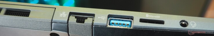 vänster: RJ45-LAN, USB-A, microSD, ljud