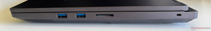 Höger: 2x USB-A 3.2 Gen 1 (5 GBit/s), SD-kortläsare, Kensington NanoSaver Lock