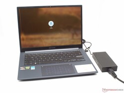 Asus VivoBook Pro 14 OLED - tillhandahålls av: