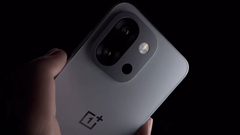 OnePlus 13T, en kompakt flaggskeppstelefon som lanserades tidigare i år. (Bildkälla: OnePlus)