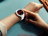 Huawei Watch 6 Pro finns med ett valfritt vitt keramikboett.