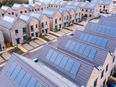 Nybyggda hus med solcellsanläggning på taket i Storbritannien (Bildkälla: SNRG)