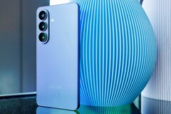 Apples iPhone 17 och den avbildade Galaxy S26 är några av de modeller som drar nytta av trenden med premium-smartphones