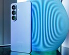 Apples iPhone 17 och den avbildade Galaxy S26 är några av de modeller som drar nytta av trenden med premium-smartphones