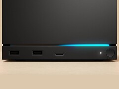 Frontvy av Valve Steam Machine med dubbla USB-portar, en USB-C-port, en ström-LED, en rund strömknapp och en blå LED-remsa. (Bildkälla: Valve)