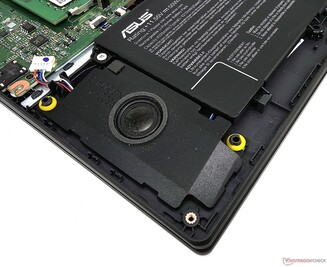 VivoBook 15X har stereohögtalare som mynnar i botten