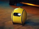 Samsung Ballie är både en mobil säkerhetskamera och en projektor.