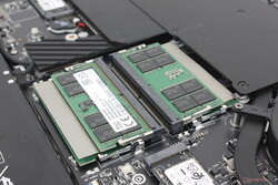 Fyra åtkomliga DDR5 SODIMM-platser