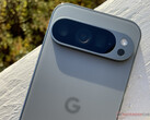 Pixel 9 Pro är en av många Pixel-enheter som är berättigade till den här månadens Pixel-uppdateringar. (Bildkälla: Notebookcheck)