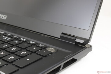 Gångjärnets styvhet är hyfsad men kunde ha varit starkare för storleken