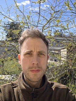 Selfie med den främre kameran på 12 MP