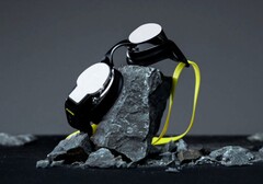 Form Smart Swim 2 Pro uppges vara betydligt mer robust än basmodellen tack vare Gorilla Glass 3. (Bildkälla: Form)