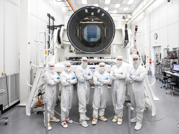 LSST-kameran som är monterad i Simonyi Survey Telescope väger 2800 kg och använder 75 cm stora filter för att avbilda natthimlen från ultraviolett till nära infrarött ljusspektrum. (Bildkälla: SLAC National Accelerator Laboratory)