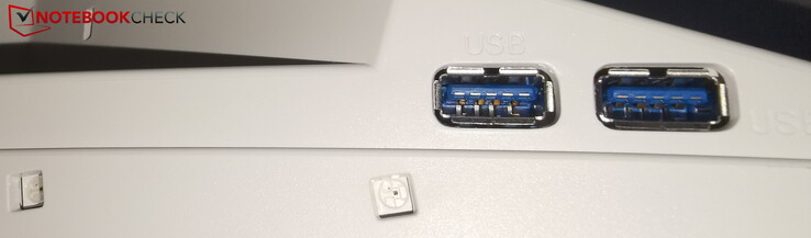 De två USB-portarna längst ned till vänster
