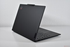 Nu med haptisk Sensel-pekplatta: Lenovo ThinkPad X1 Carbon Gen 13 får anpassningsalternativ (bildkälla: Benjamin Herzig/Notebookcheck)