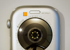 Nya bilder visar förmodligen en prototyp av Apple Watch Series 10 med en extra sensor. (Bildkälla: @StellaFudge)