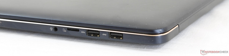 Höger: 3.5 mm ljudkombi, MicroSD-läsare, 2x USB 3.1