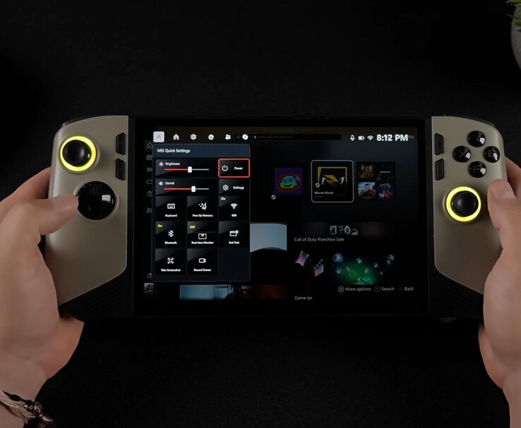 MSI Claw 8 AI handhållen gaming-dator som visar Windows 11 Xbox Full-Screen Experience med MSI Quick Settings-panelen öppen, med kontroller för ström och ljusstyrka. (ETA Prime via YouTube)