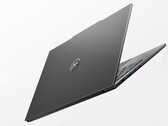 Nya Machenike 14 Ultra har Intel Core Ultra X7 358H. På bilden: en reklambild som visar den tunna designen hos den bärbara datorn.