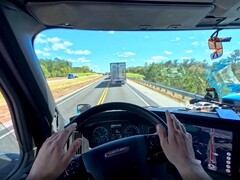 En Reddit-användare har byggt in en fullfjädrad SimRacing-installation i sin lastbil.