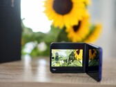 Batteriet i Razr 70 Ultra måste få plats i ett litet utrymme, men det ger ändå en hyfsad batteritid.