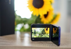Batteriet i Razr 70 Ultra måste få plats i ett litet utrymme, men det ger ändå en hyfsad batteritid.