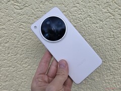Oppo Find X8 Ultra (bilden) har maximalt 1 TB lagringsutrymme, och det kan vara samma sak för Find X9-serien också. (Bildkälla: Notebookcheck)