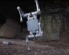 Unitree A2 Stellar Hunter kan inte bara dansa utan också bära upp till 66 kg på ryggen. (Bildkälla: Untitree via YouTube) 
