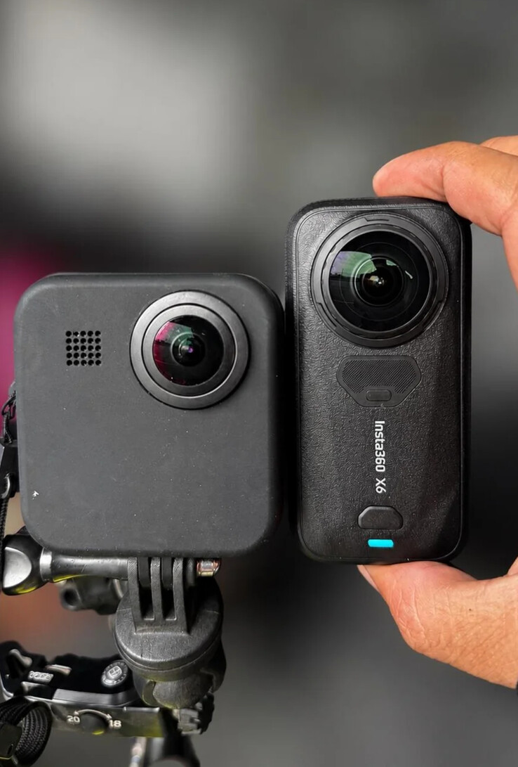 Insta360 X6 bredvid en GoPro Max 360-actionkamera.