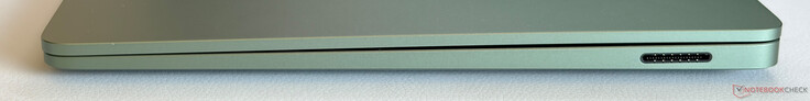 Till höger: Surface Connect-port