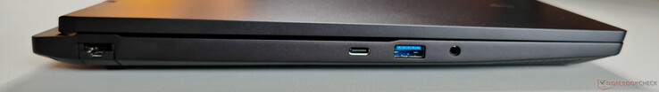 Vänster: Gigabit Ethernet, USB-C 3.2 Gen.2 (10 GBit/s, DisplayPort 1.4a via iGPU, 100W Power Delivery), USB-A 3.2 Gen.1 (5 GBit/s), 3,5 mm ljud
