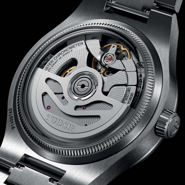 Northflag drivs av det Master Chronometer-certifierade kaliber MT5652-U