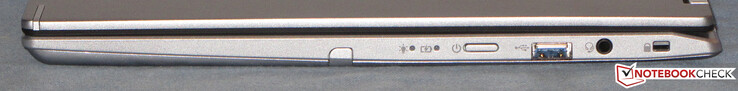 Höger sida: strömknapp, USB 3.2 Gen 1 (typ A), ljudkombiport, plats för ett kabellås